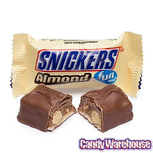 Snickers Fun Size Candy Bars Assortment: 45-Piece Bag 4 Snickers Fun Size Candy Bars Assortment: 45-Piece Bag - Image 4