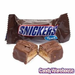 Snickers Fun Size Candy Bars Assortment: 45-Piece Bag 11 Snickers Fun Size Candy Bars Assortment: 45-Piece Bag -US Model Figures Sales snickers fun size candy bars assortment 45 piece bag candy warehouse 5
